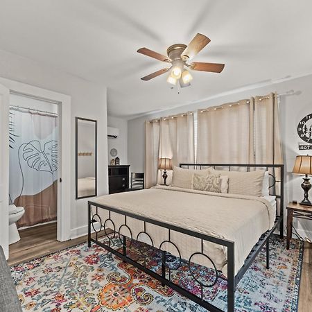 Cedar Blossom Bungalow Is A Cozy Getaway With A 5 Minute Walk To Downtown! Hot Springs Buitenkant foto