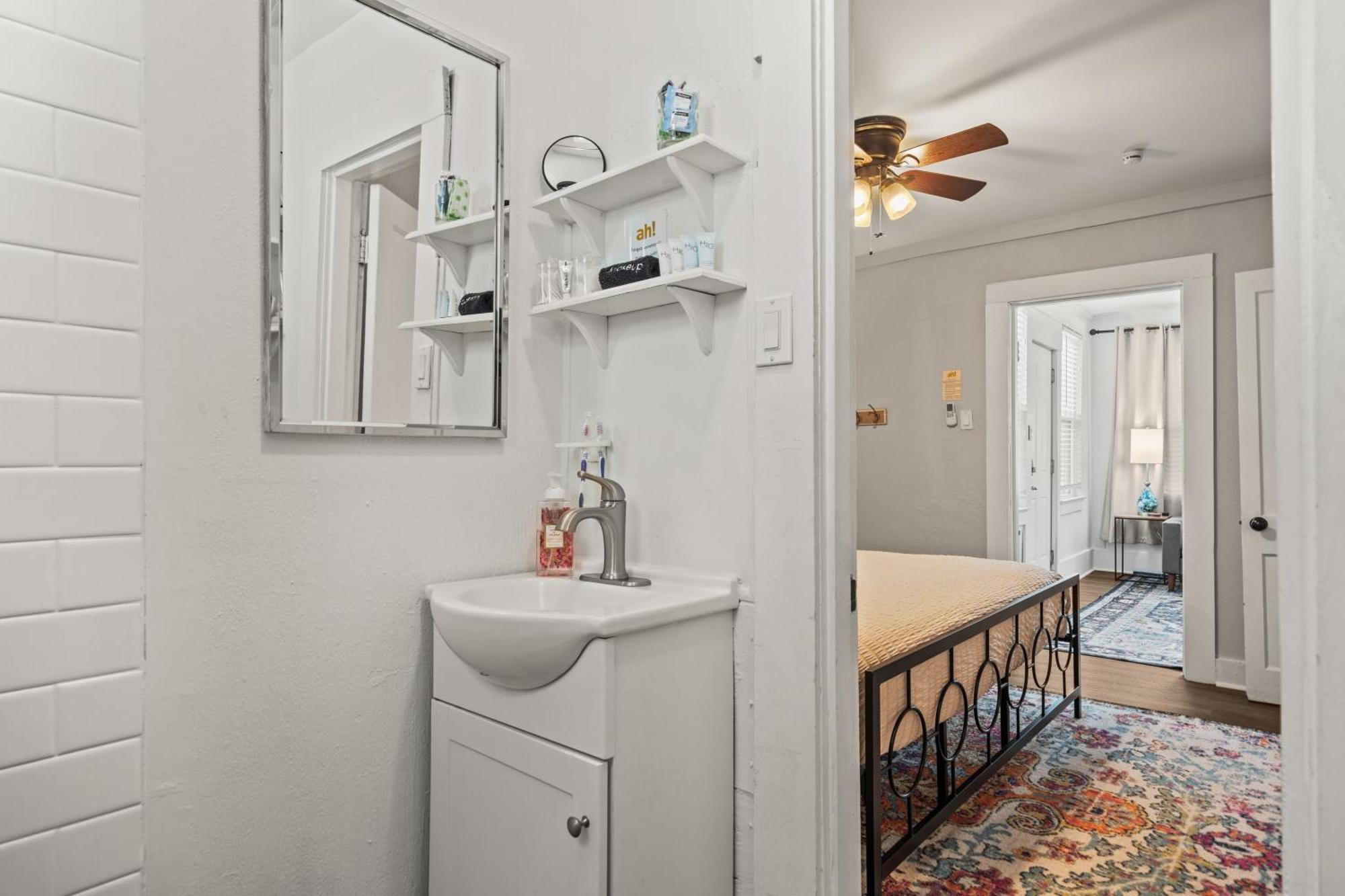 Cedar Blossom Bungalow Is A Cozy Getaway With A 5 Minute Walk To Downtown! Hot Springs Buitenkant foto