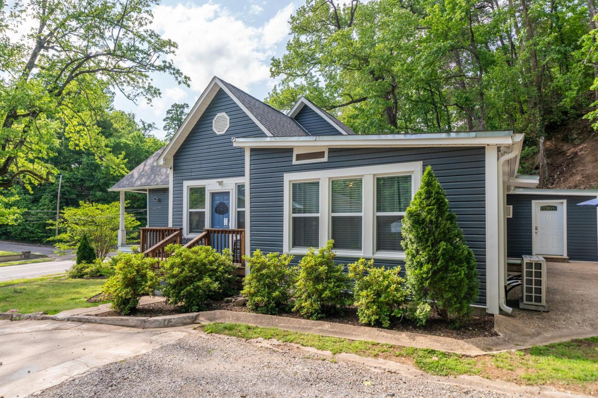 Cedar Blossom Bungalow Is A Cozy Getaway With A 5 Minute Walk To Downtown! Hot Springs Buitenkant foto