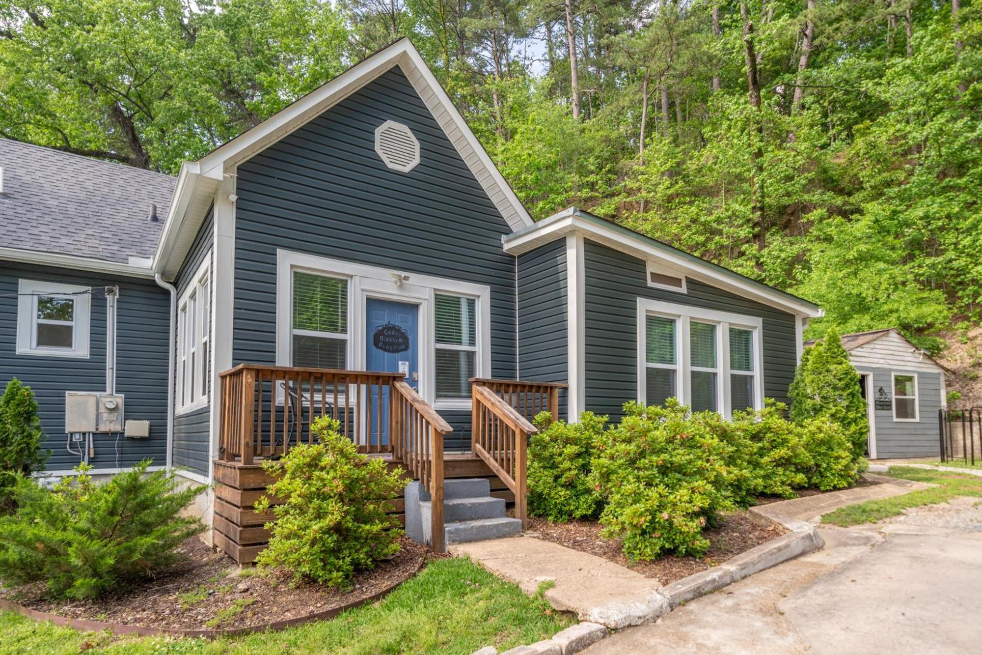 Cedar Blossom Bungalow Is A Cozy Getaway With A 5 Minute Walk To Downtown! Hot Springs Buitenkant foto