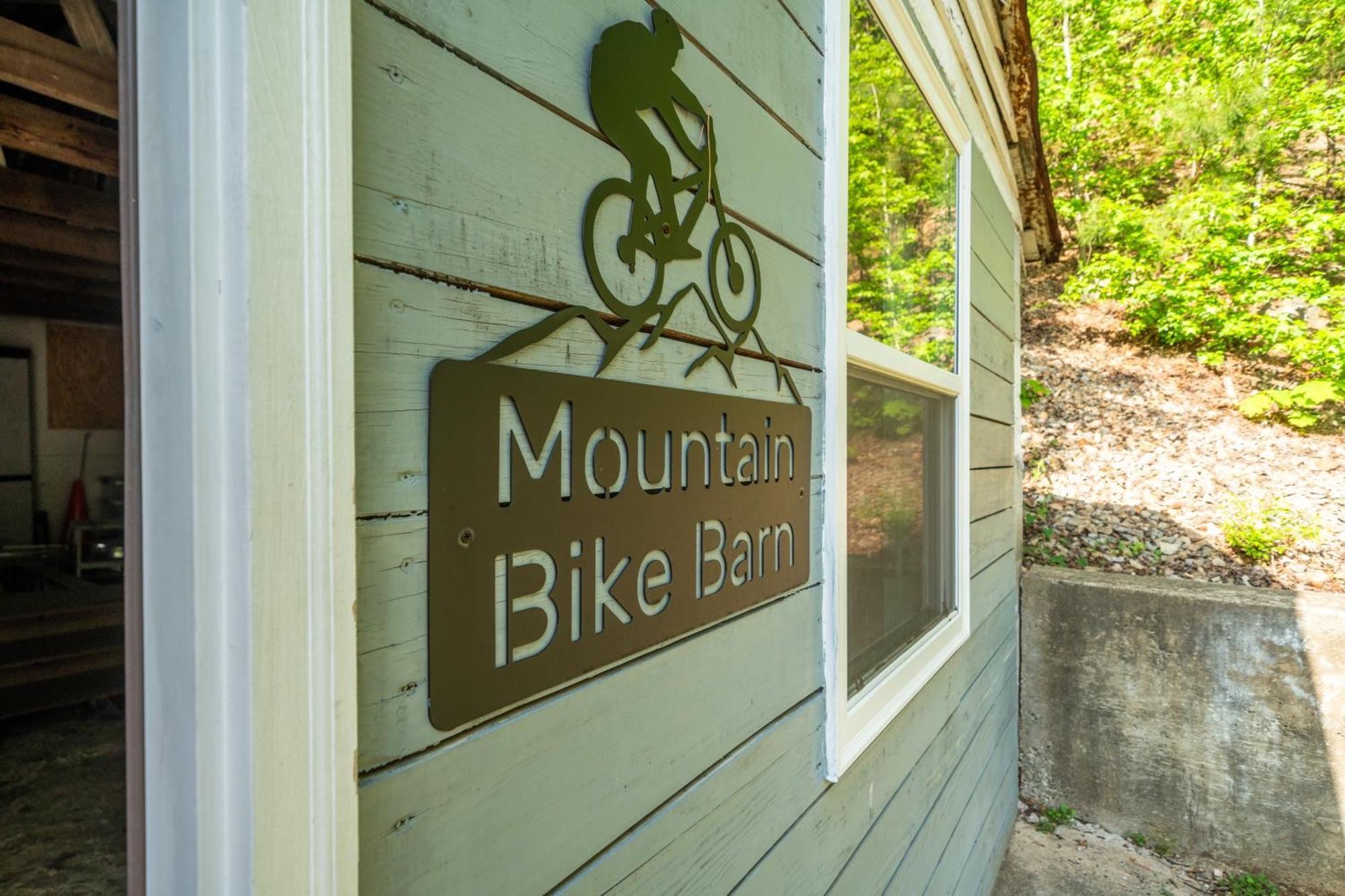 Cedar Blossom Bungalow Is A Cozy Getaway With A 5 Minute Walk To Downtown! Hot Springs Buitenkant foto